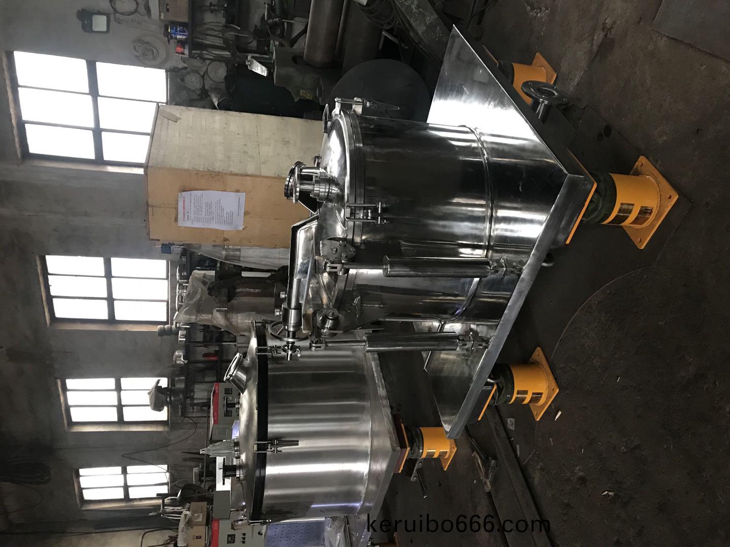 上料(liao)式平(ping)闆離心機